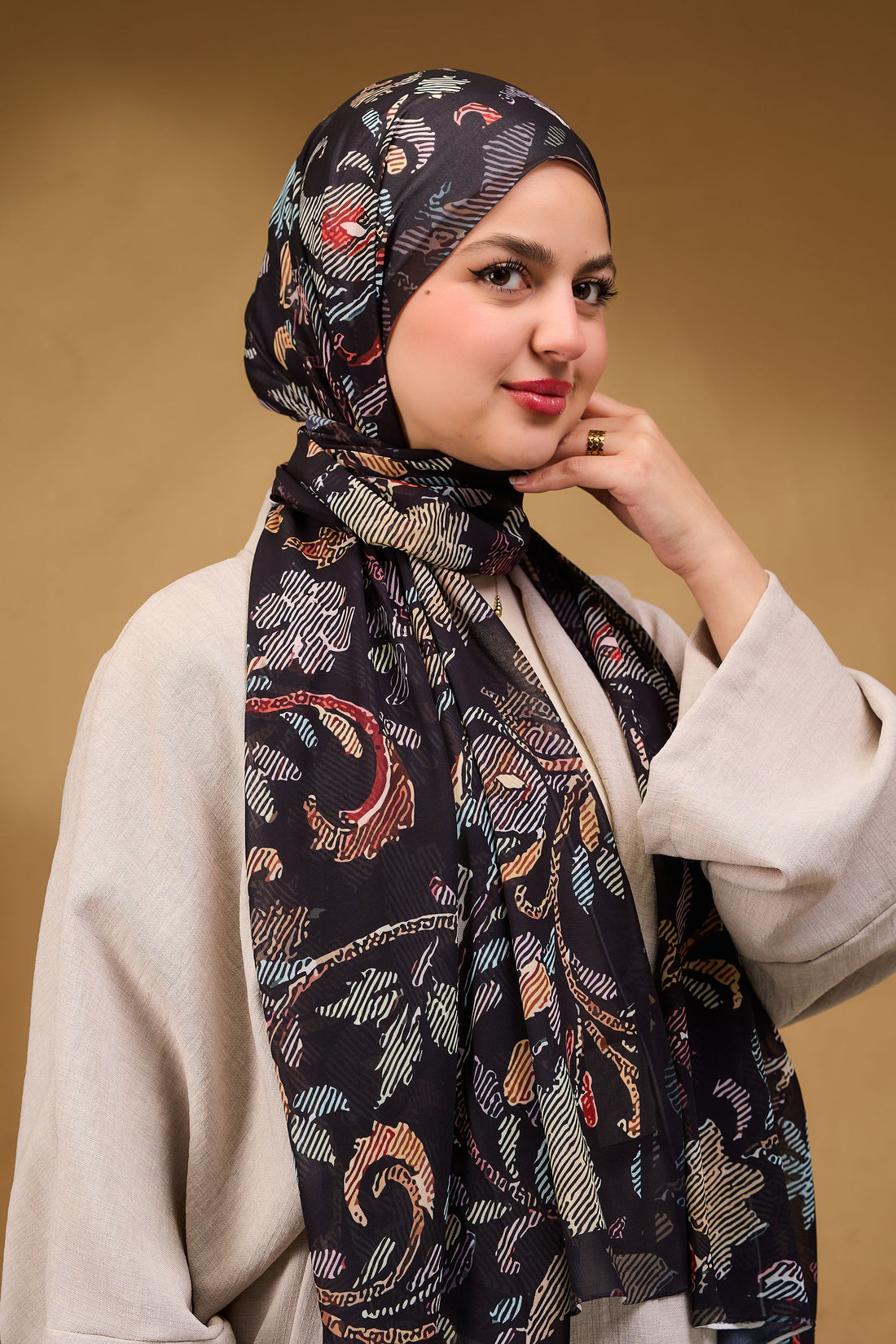 كيف تحافظين على جمال طرحك الستان والشيفون لفترة طويلة؟